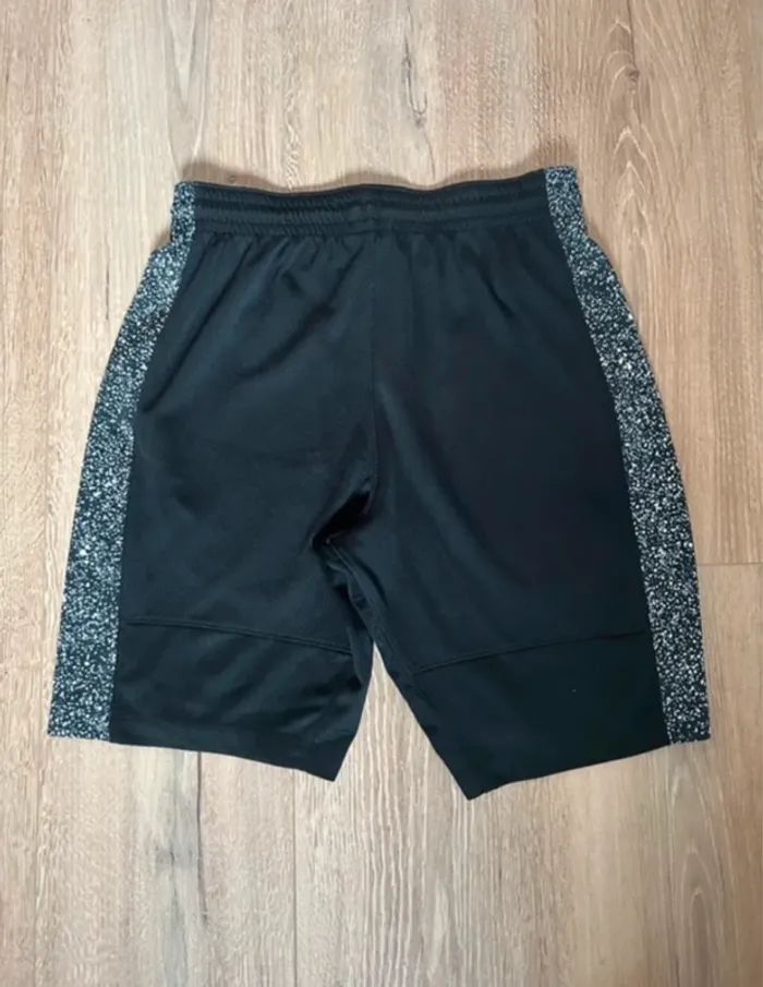 Short Nike taille XS - photo numéro 2