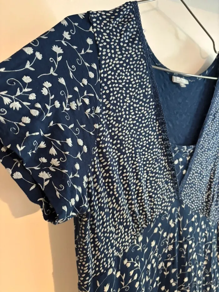 Robe Bleu Bonheur taille 44 – Imprimé fleuri bleu marine - photo numéro 2