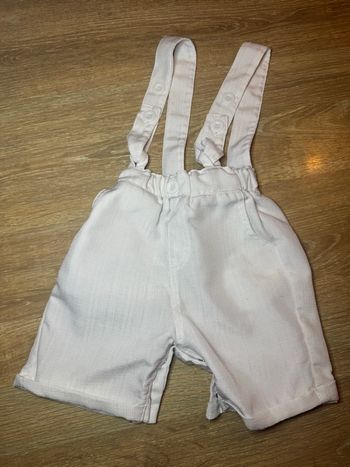 Pantalon blanc avec bretelles pour cérémonie 