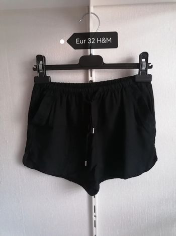 Short noir fluide Eur32 ou 12.14ans H&M