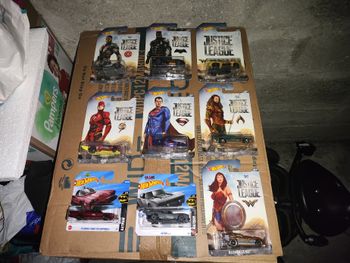 Lot 9 voitures Hot Wheels Justice League Batman