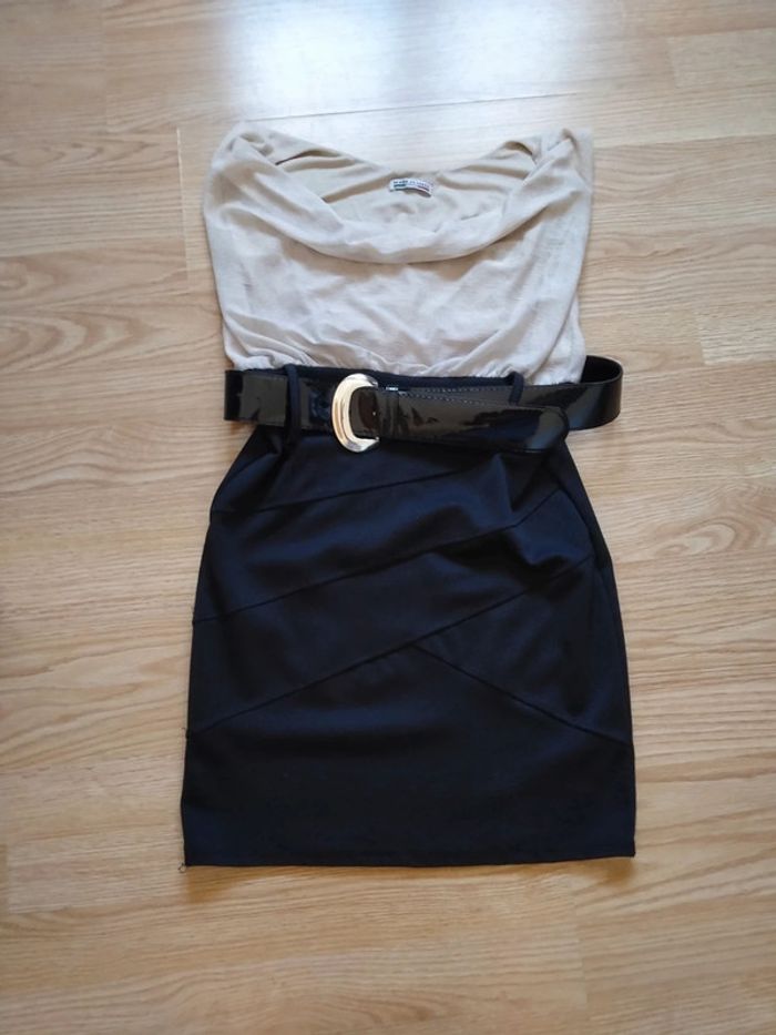 robe moulante. Noire et beige. Femme. 
Made in Italy. Taille 36 - photo numéro 2