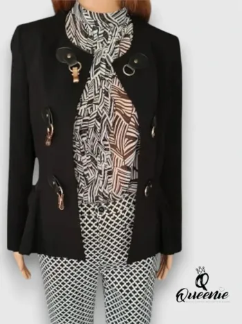 Blazer noir Queenie ,coupe cintrée et évasé ,fermeture pinces dorées metalliques