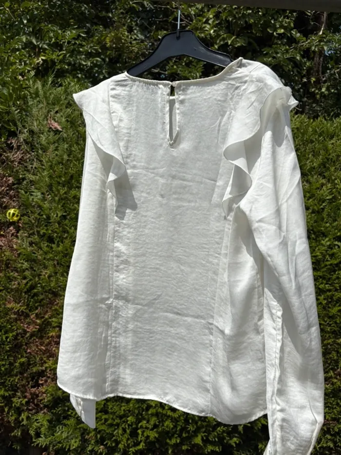 Blouse manches longues blanche effet satiné – Marque Kiabi - photo numéro 2