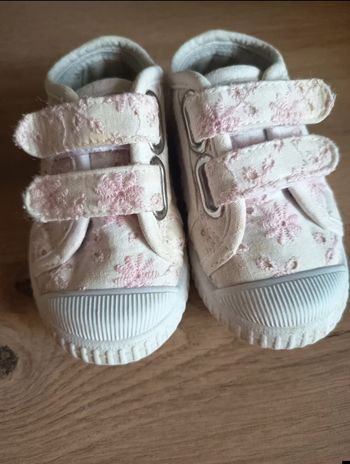 Chaussures à scratchs 21