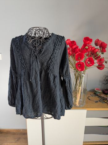 Blouse noire broderie anglaise