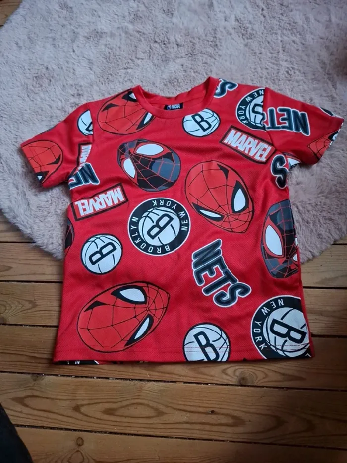 Tshirt taille 7/8 ans