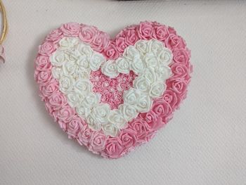 Coeur roses blanches et roses 60 cm
