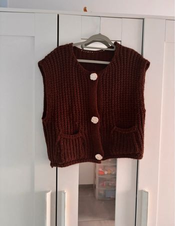 Gilet marron bouton doré 