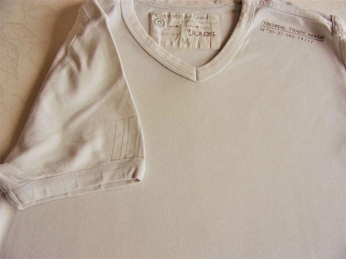 Tee shirt en V numéroté - M