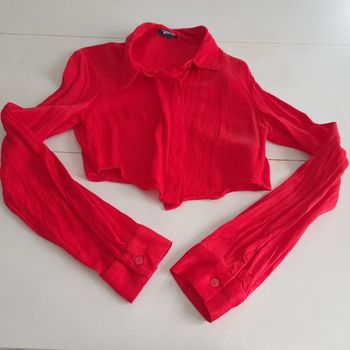 Chemisier rouge effet brillant