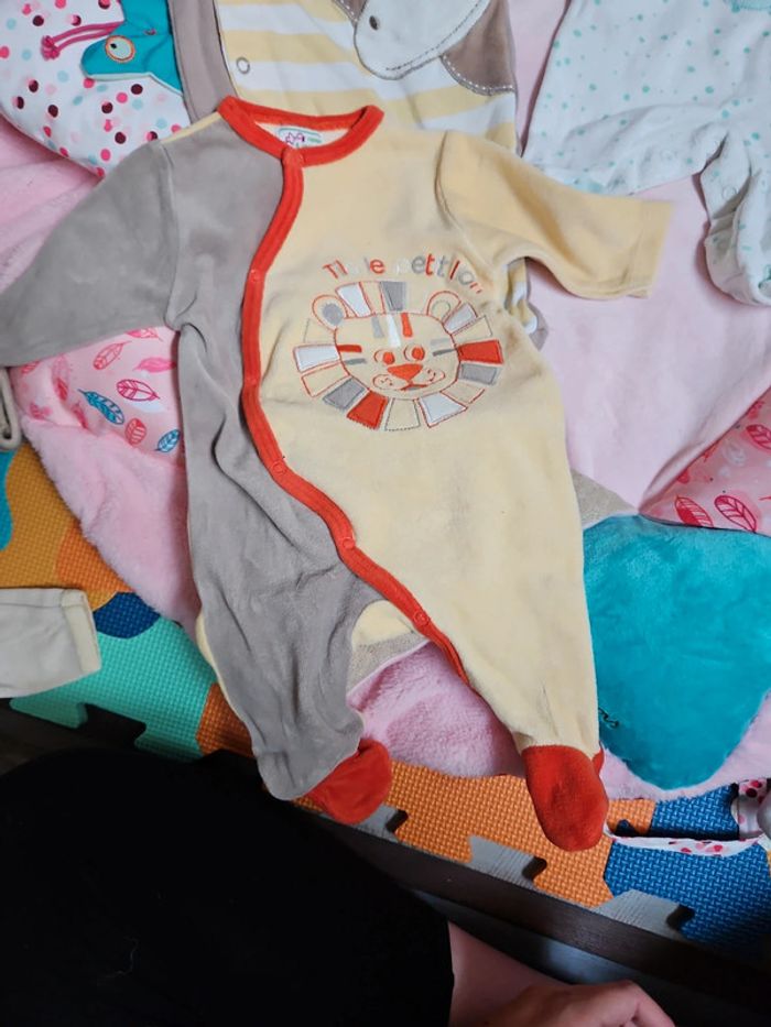 Lot 8 pyjamas hiver 1 mois - photo numéro 7