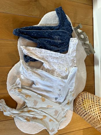 Lot de 4 pyjamas 1 mois