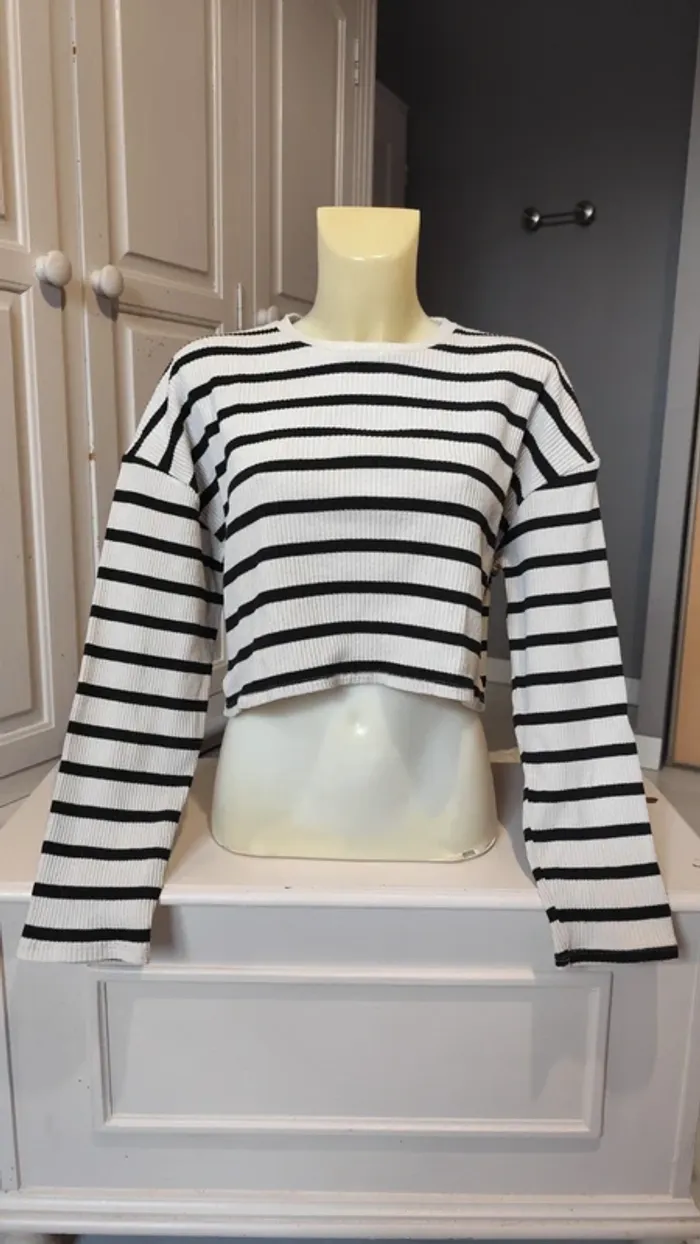 Pull court rayé noir et blanc T38 - Pull&bear - photo numéro 2
