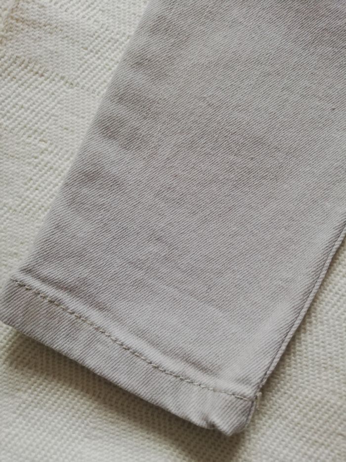 Pantalons jeans, gris clair, 24-36 mois, Primark, en très bon état - photo numéro 3