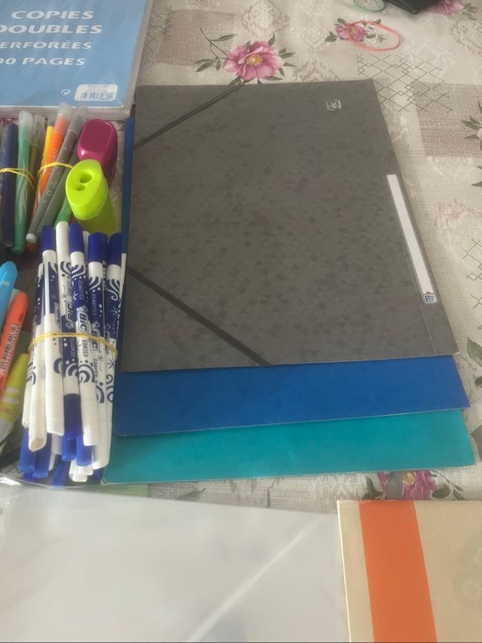Lot de fournitures scolaires - photo numéro 6