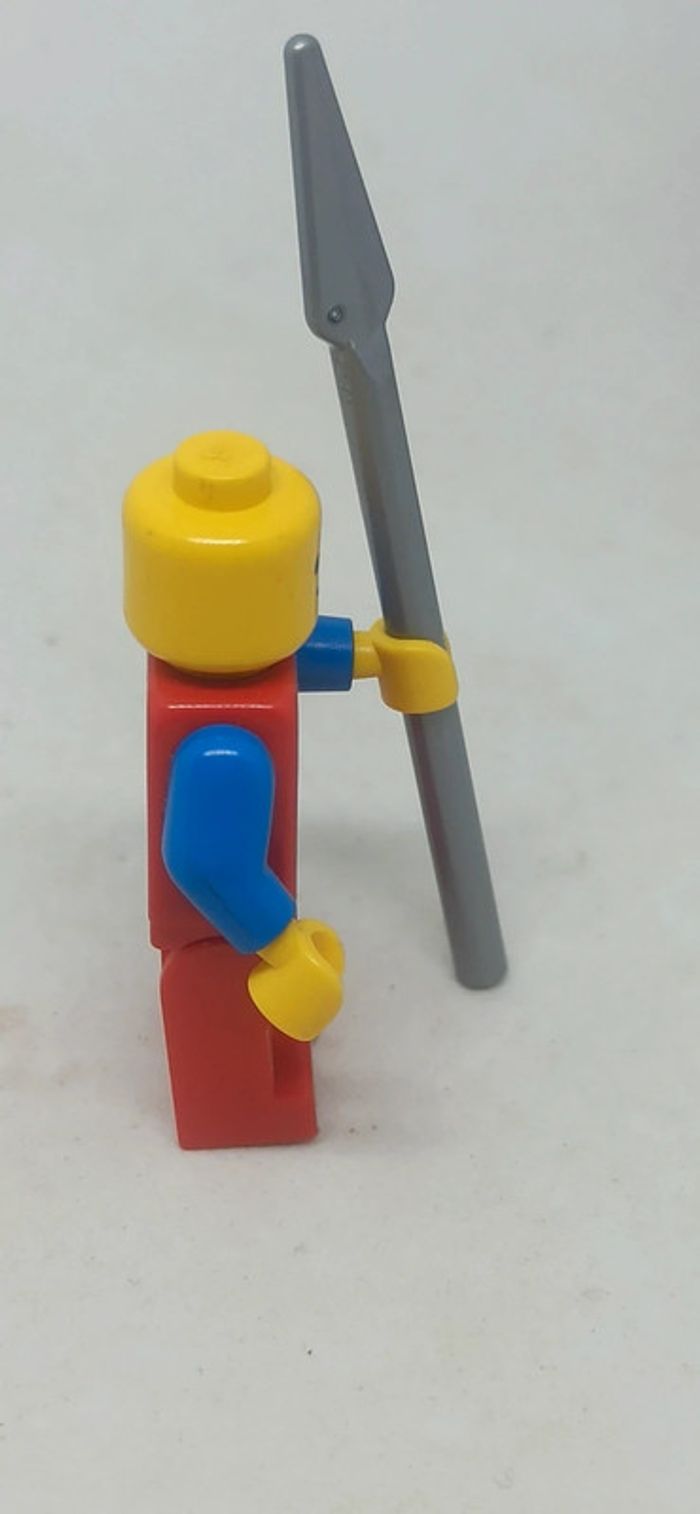 Figurine chevalier lego avec pantalon rouge - photo numéro 2