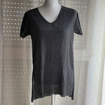 T-shirt gris fonce métallisé un peu transparent