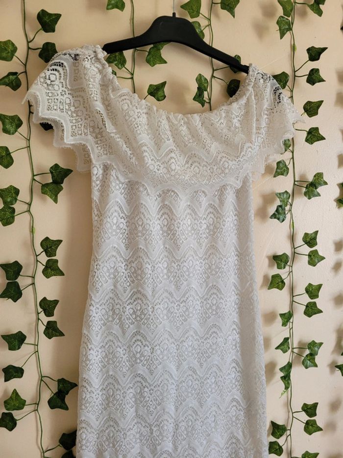 Robe dentelle mi longue 38 Jennyfer 🌹 - photo numéro 2