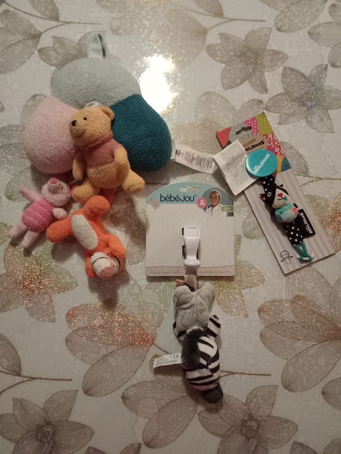 Lot diverses accroches pour bébé