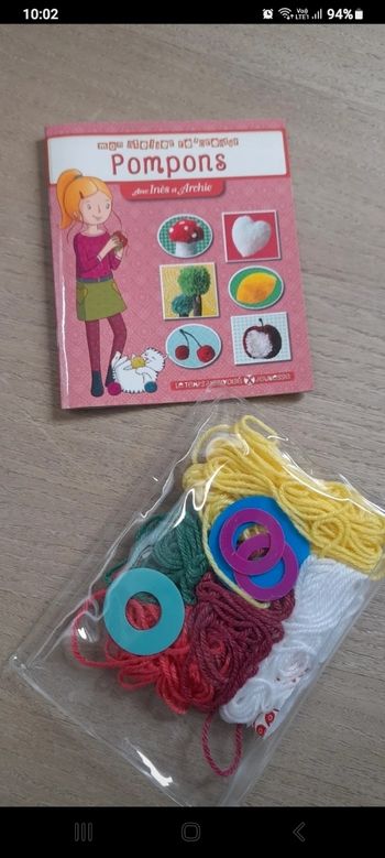 Kit à pompom et son livret
