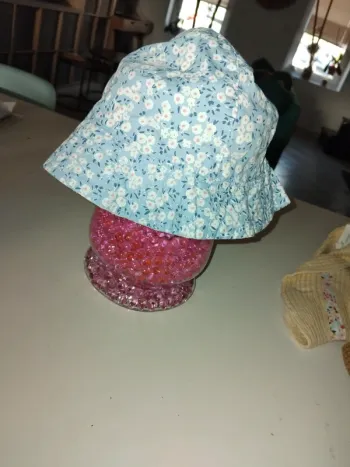 Chapeaux