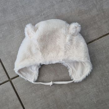 Bonnet blanc, 6 mois
