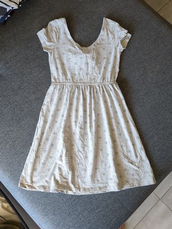 Robe grise avec coeurs dos nus et noué