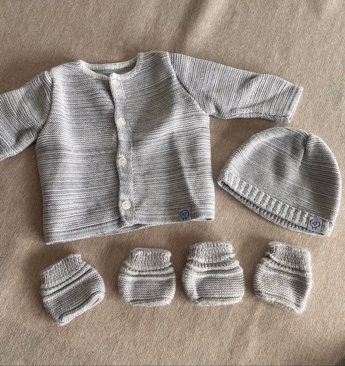 Ensemble brassière  bonnet gants bébé garçon