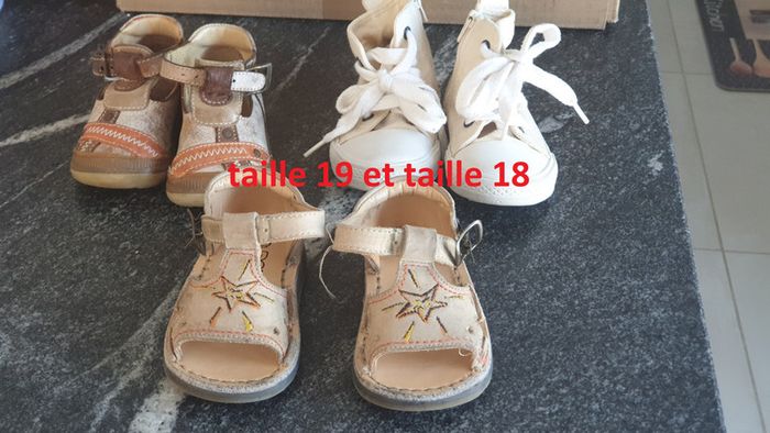 3 paires de chaussures taille 19 et taille taille 18 enfant bebe