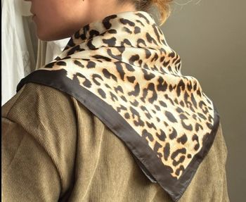 Carré léopard neuf