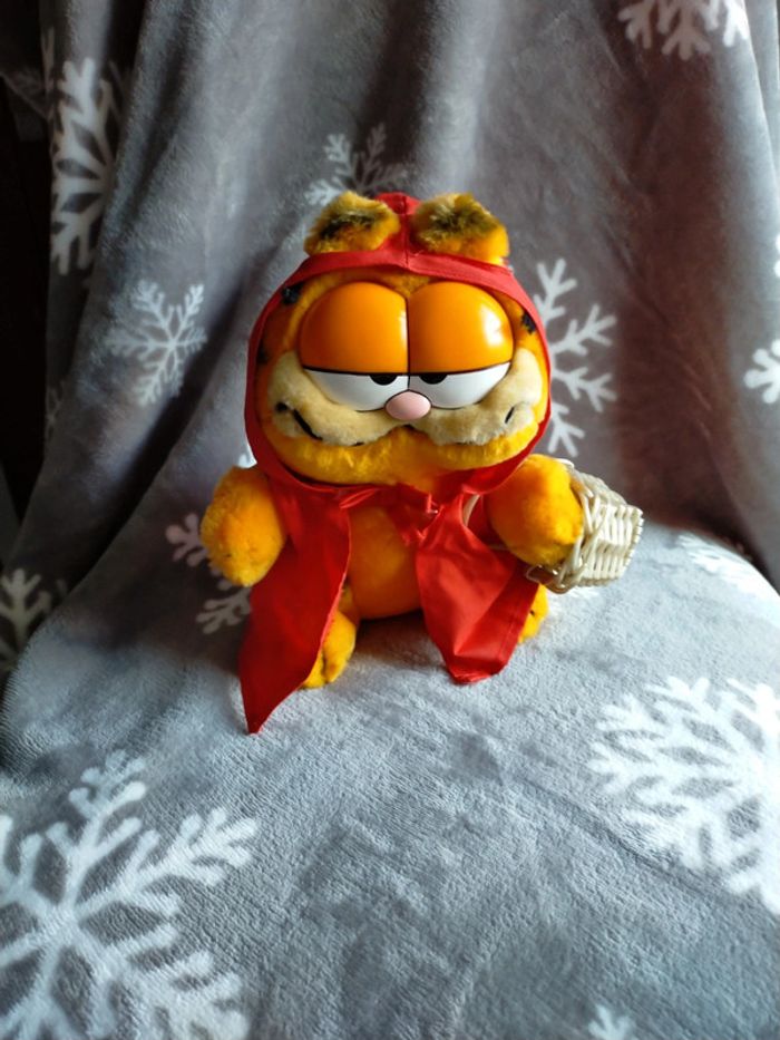 Peluche Garfield petit chaperon Achat occasion Peluches