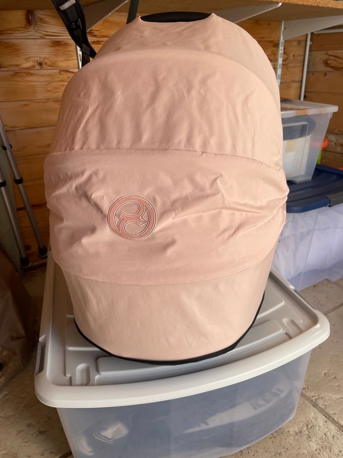 Nacelle Cybex rose très peu servie - photo numéro 6