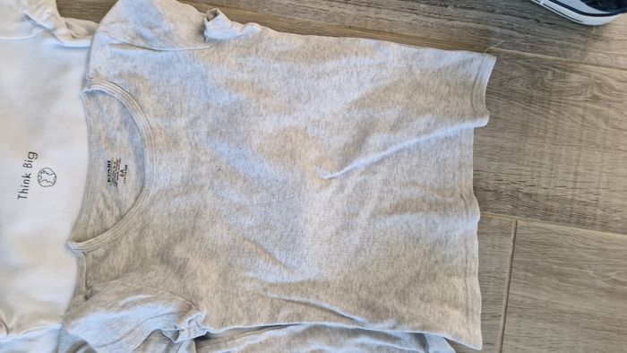 Lot de 6 maillots de corps manche courtes. Taille 6 ans. - photo numéro 6