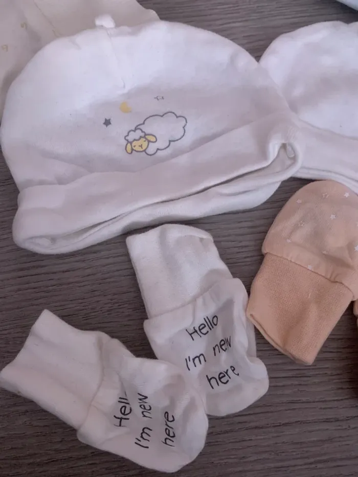 Lot de vêtements naissance bébé 0 mois - photo numéro 7