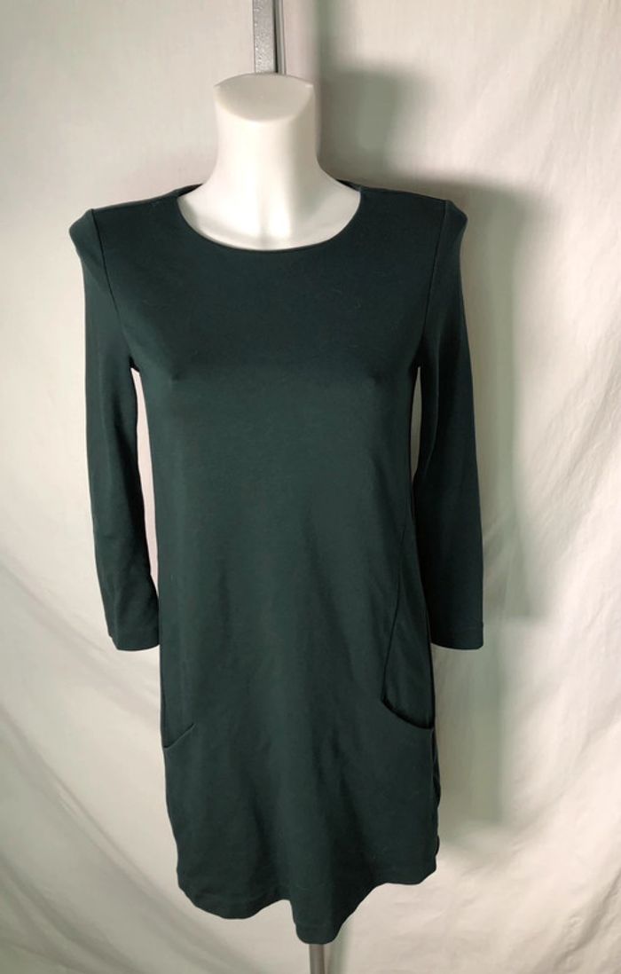 Robe vert sapin à manches longues H&M taille 34 / XS très bon état.