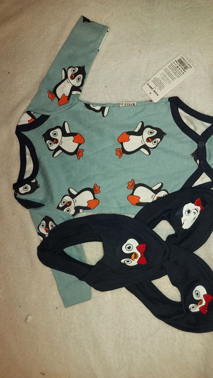 Ensemble neuf body + bavoirs
