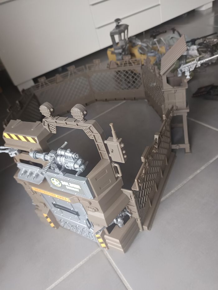 Lot jouets base militaire véhicules - photo numéro 7