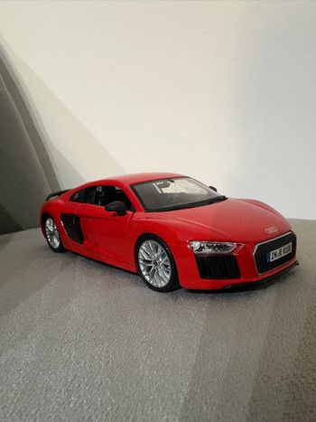 Audi R8 v10 1/24