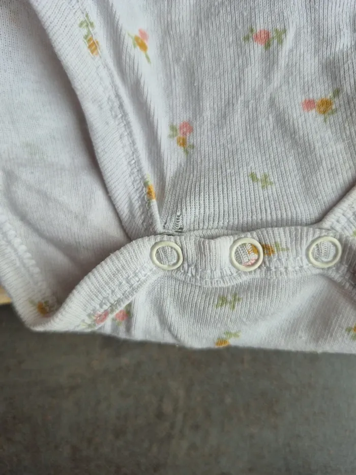 Lot de bodies 9 mois + 1 barboteuse - photo numéro 10