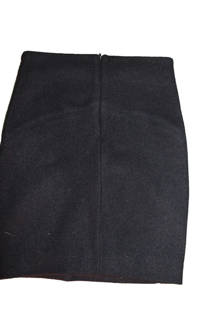 jupe d'hiver coupe courte et ajusté marque Vanessa Bruno taille  32/34 - photo numéro 2