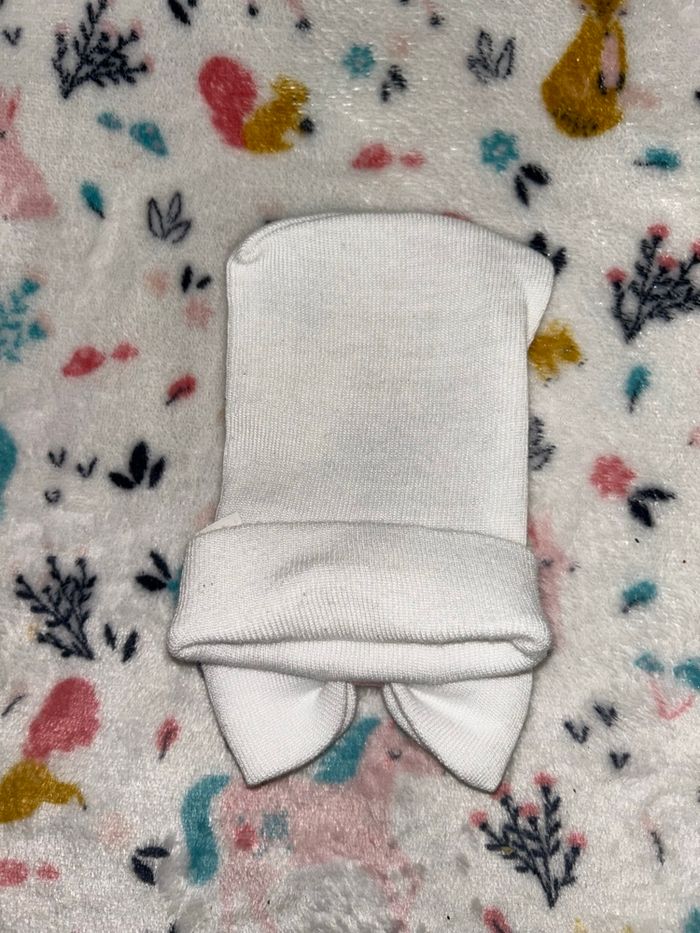 Bonnet de naissance blanc à noeud - photo numéro 2