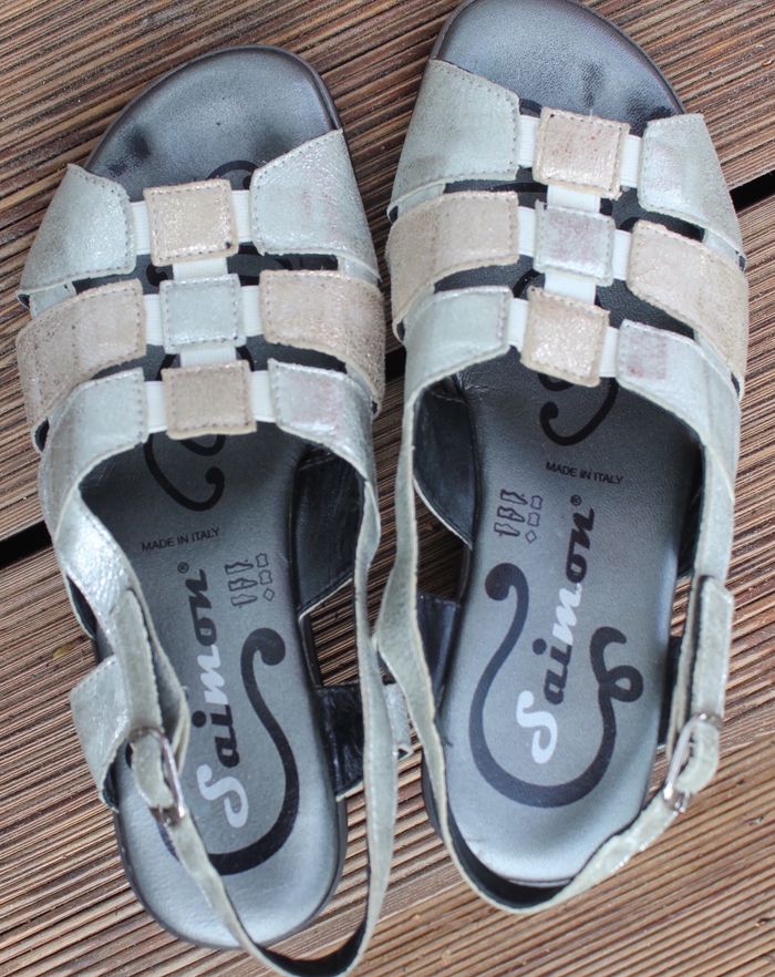 Sandales en cuir argenté et rose pâle - photo numéro 2
