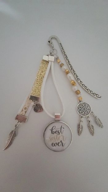 Cadeau sœur, bijoux de sac ou marque page " Best sister ever"