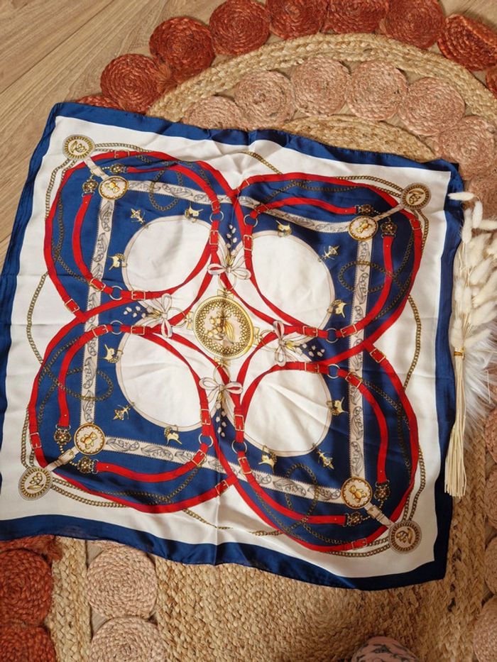 💙 Carré de tissu motifs chaîne pour bandana, foulard, décor de sac - photo numéro 3