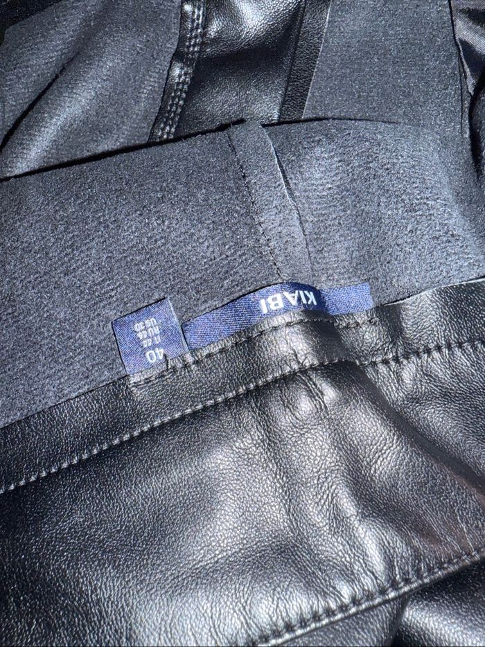 Short en simili cuir noir Kiabi - Taille 40 - Neuf jamais porté - photo numéro 3