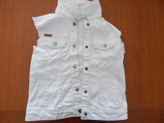 Veste en jean blanche sans manches 7-8 ans TEX