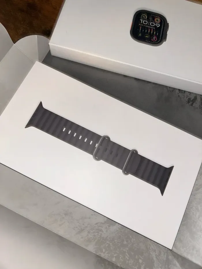 Apple · Watch Ultra 2 · Noir - photo numéro 3
