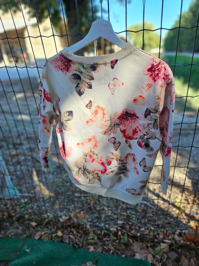 Pull léger taille M motif fleur - photo numéro 4
