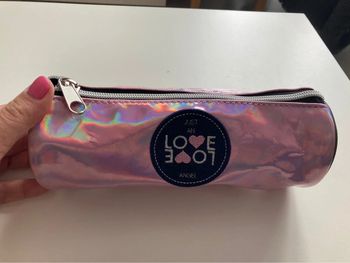 Trousse ronde rose brillant